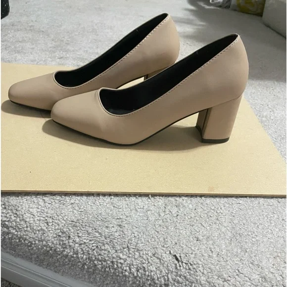 heels - Picture 1 of 3